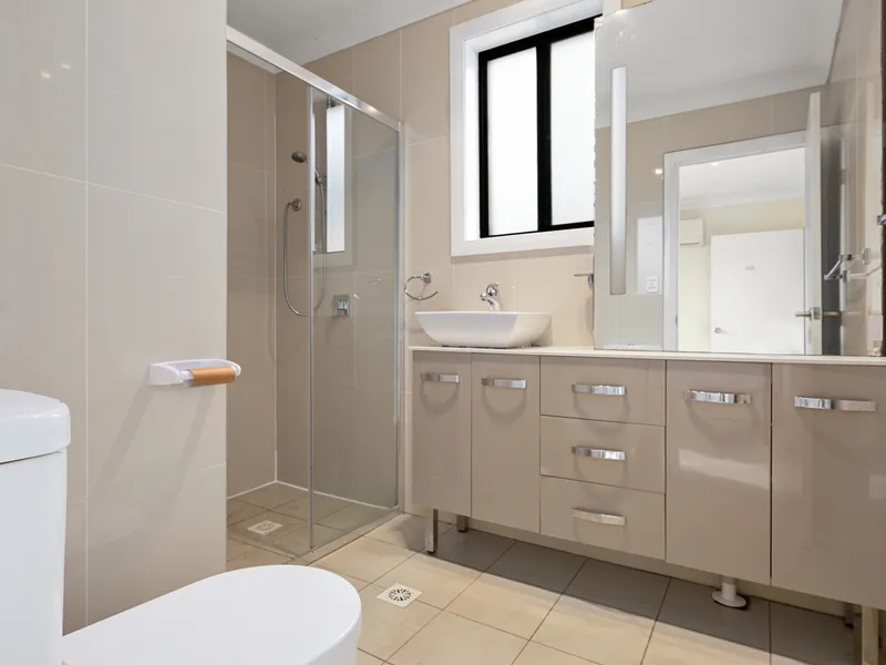 Freshly Renovated and 2 minutes walk to Quakers Hill Train Station !