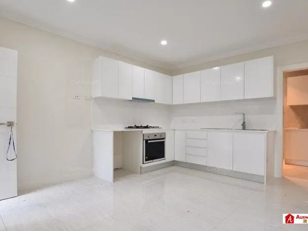 New free standing spacious granny flat in a good location