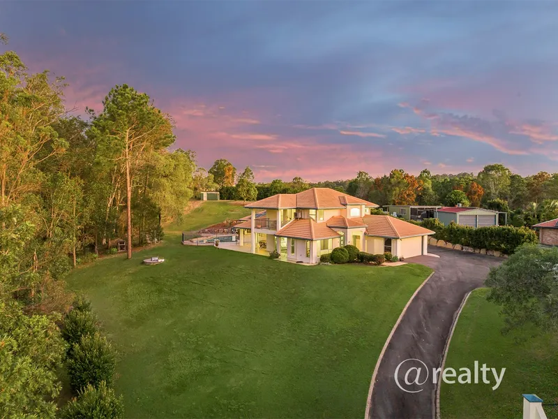 GRANDIOSE 600m2 ACREAGE ENTERTAINER’S PARADISE SET IN BLUE RIBBON ENCLAVE!