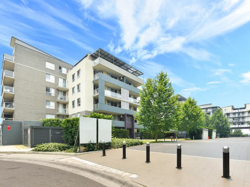 Oversized apartment in a convenient setting