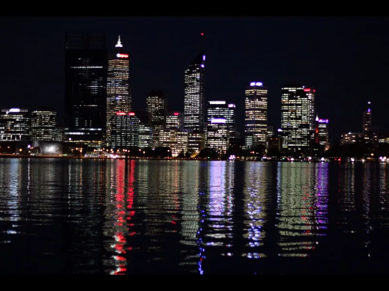 ABSOLUTE RIVERFRONT / with a beach