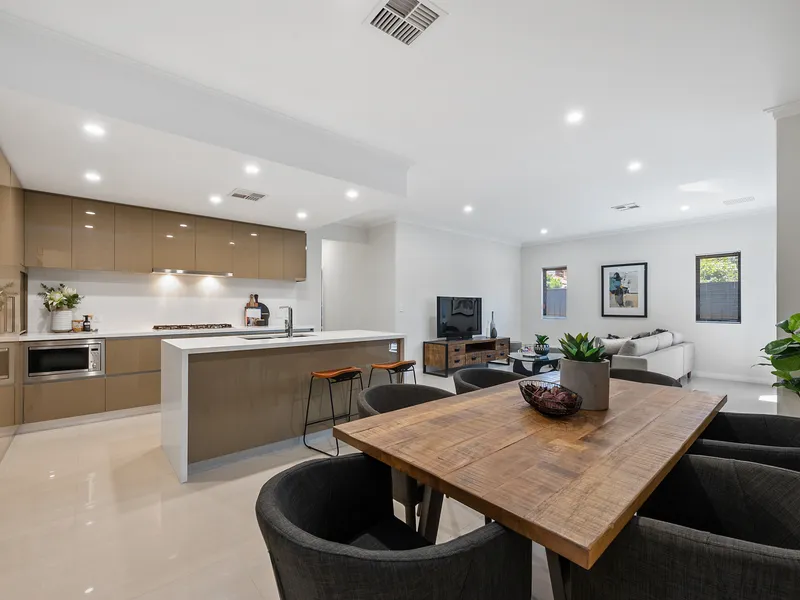 CLASSY & SPACIOUS 3 BEDROOM, 2 BATHROOM HOME IN THE TOP END OF CARLISLE!! 