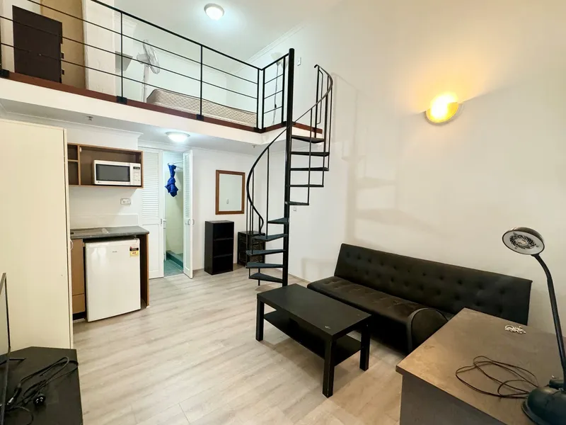 RENOVATED FURNISHED LOFT IN PRIME LOCATION!