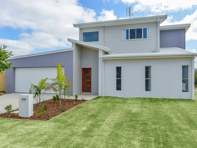 Stunning 2 storey home in the Ridges