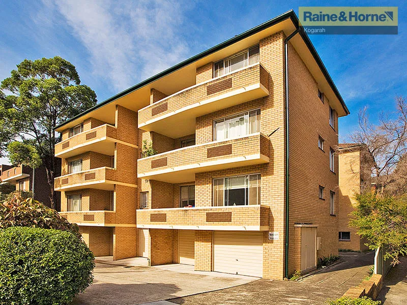 2 bedroom unit in popular location 