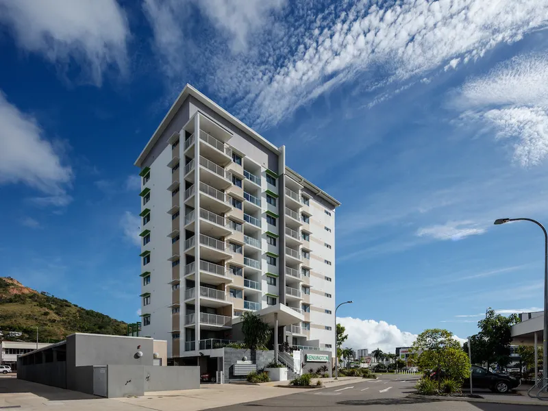 FULLY FURNISHED BEAUTY IN THE CITY