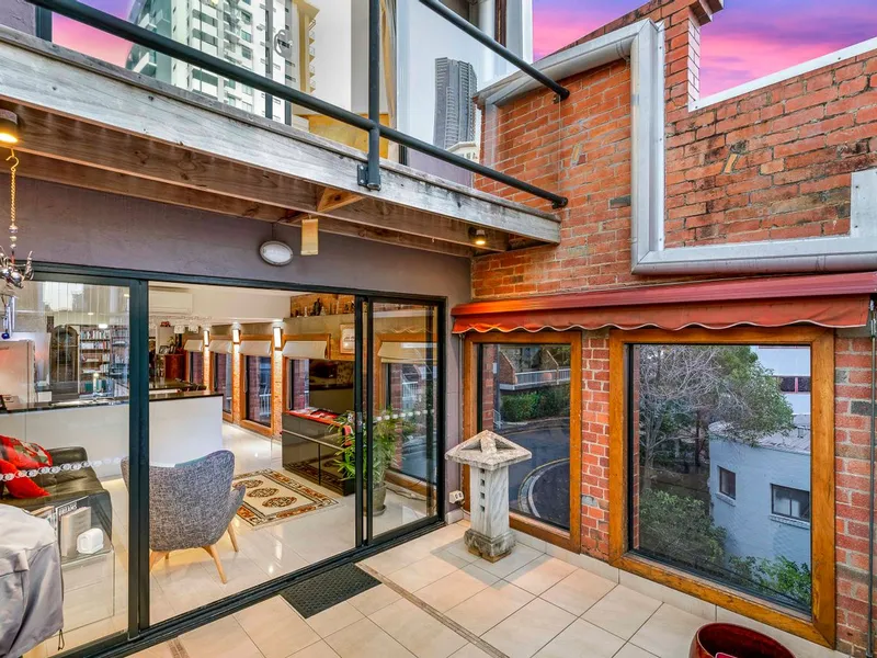 ONE-OF-A-KIND BRISBANE CBD UNIT