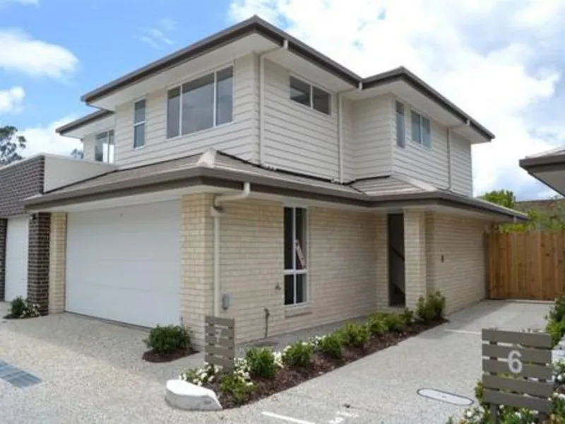 Modern Townhouse in quiet complex with airconditioning