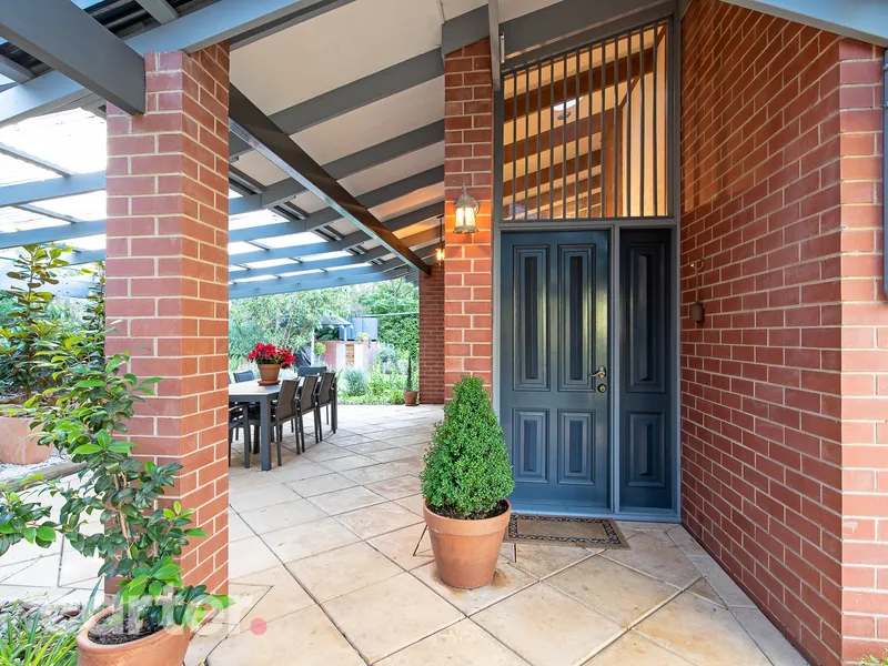 Stay for a '70s architectural charmer with the seclusion to match its near city reach...