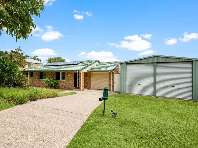 BRILLIANT ENTRY LEVEL HOME, BEAUTIFULLY RENOVATED, 600M2 BLOCK, HUGE DOUBLE BAY SHED!