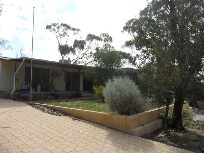 PRICE REDUCED FAMILY HOME LAND SIZE 2080 SQM