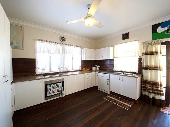Beautifully Renovated Queenslander With Modern Twist