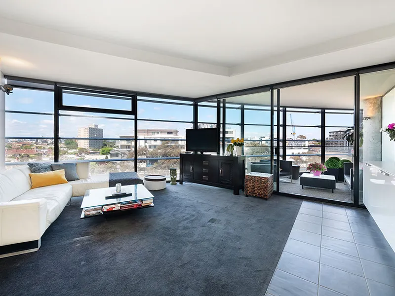 Oversized, Designer Apartment