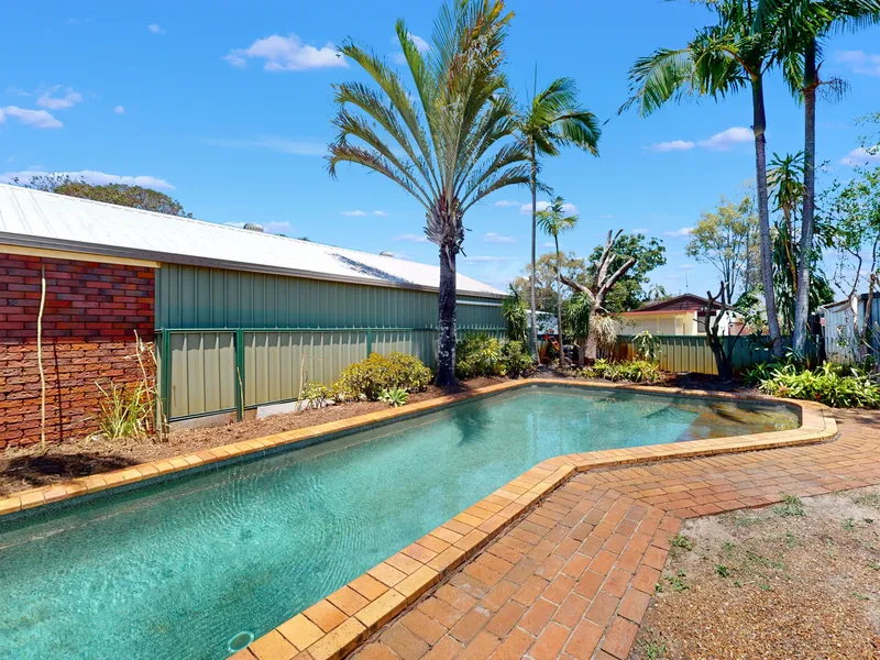 HAVE YOUR CHRISTMAS POOLSIDE