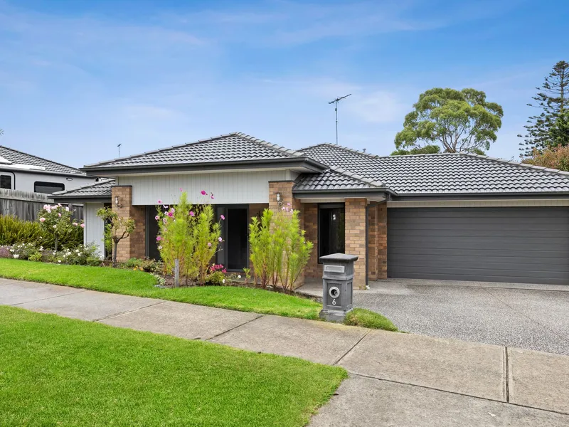 Stylish living in Beautiful Drysdale