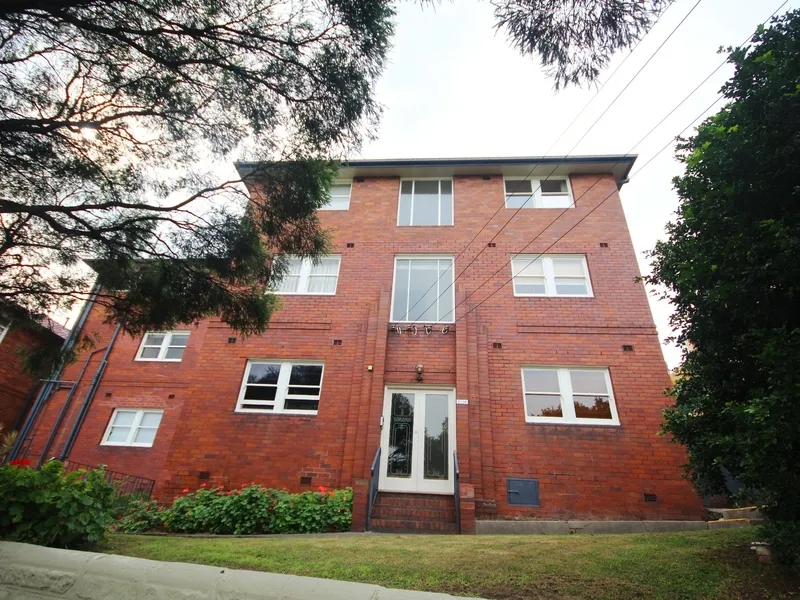 Art Deco Apartment In Exceptional Location