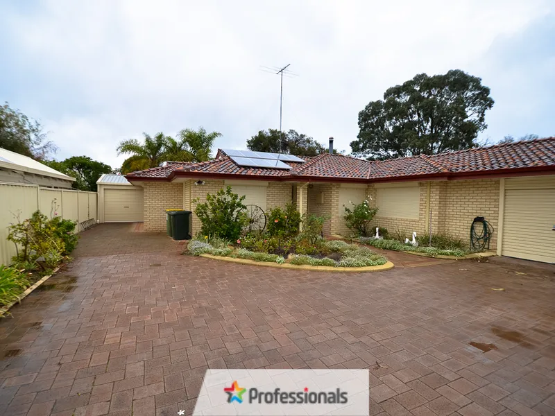 THIS HOME REALLY DOES HAVE IT ALL, CLOSE TO ALL AMENITIES !!!!!