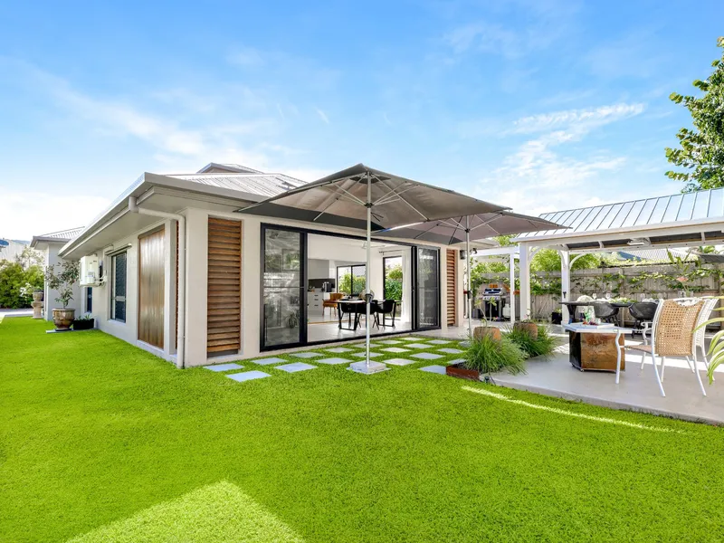 A Touch Of Italy | Private and Room To Park The Boat | No Rear Neighbours