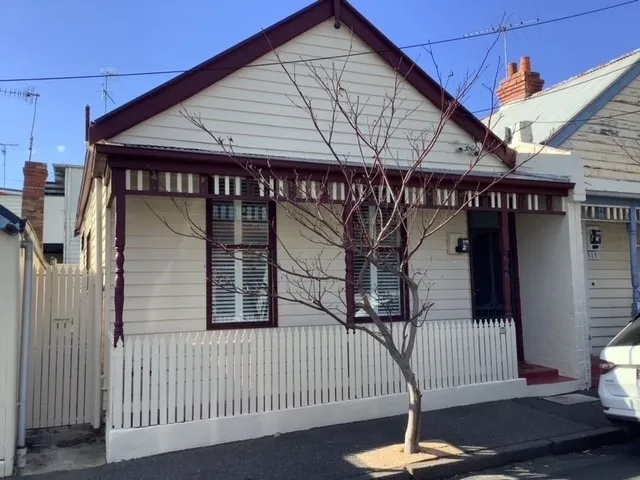 GREAT LOCATION IN A QUIET STREET