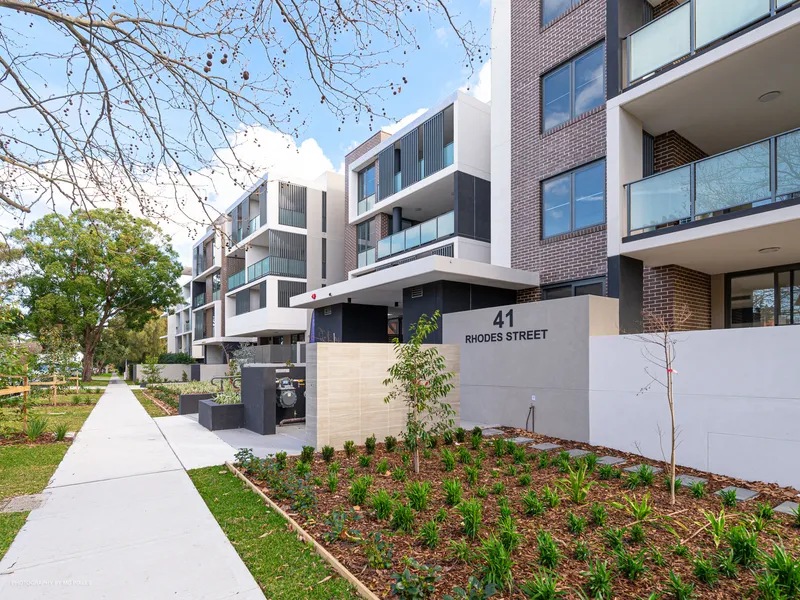 Amazing New Style Living Apartment
