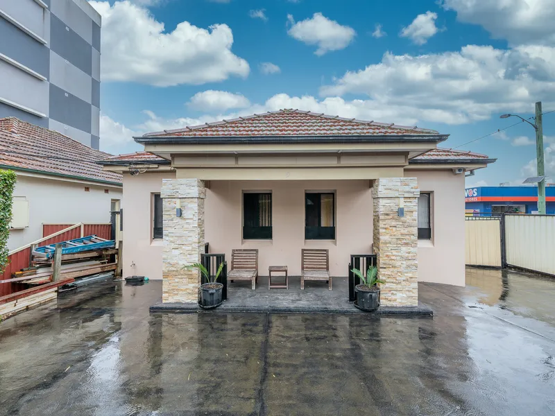 THREE BEDROOM HOME WITH SEPERATE COMMERCIAL SPACE