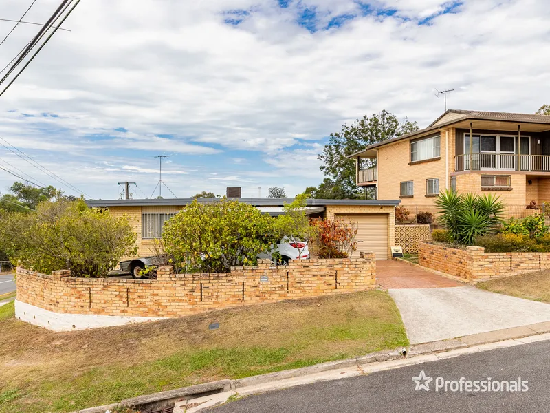 Panoramic views from this Corner block!