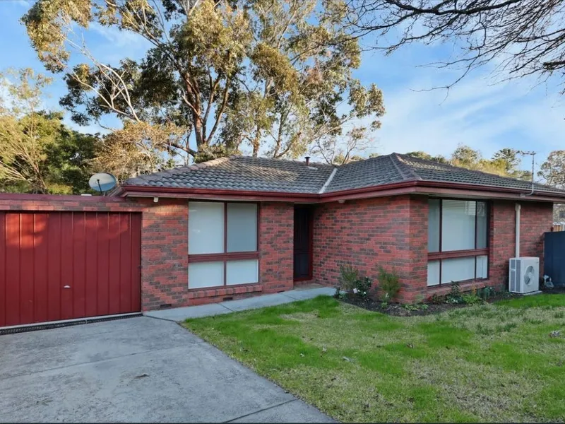 Renovate Villa Unit In Premier Location! Available Now