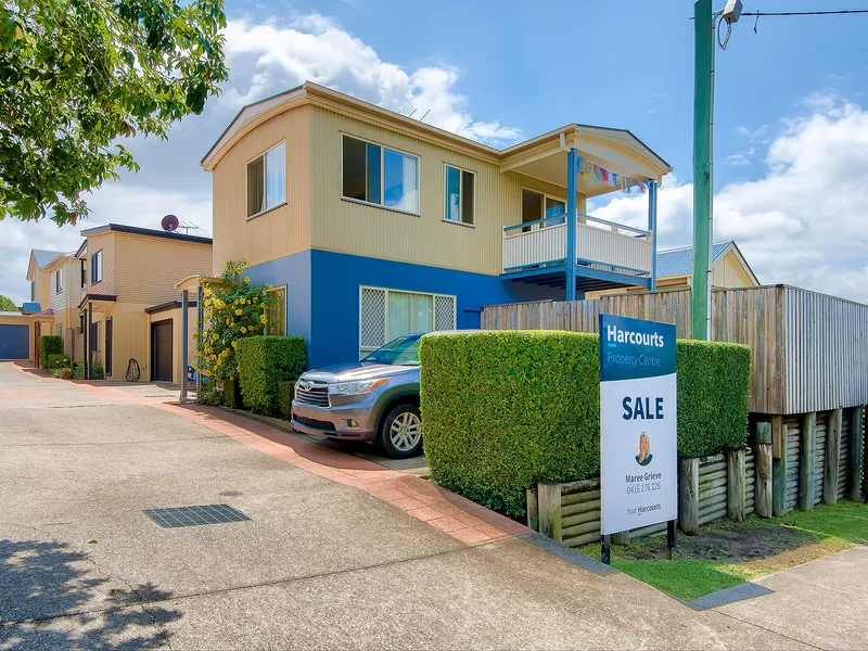 ELEVATED FREESTANDING TOWNHOME WITH VIEWS 