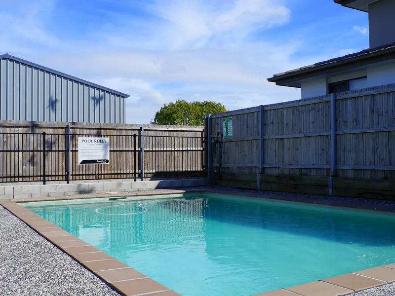 Modern Townhouse - Close to shops & Public Transport