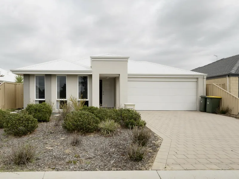 Near new 4x2 plus activity. Ducted a/c