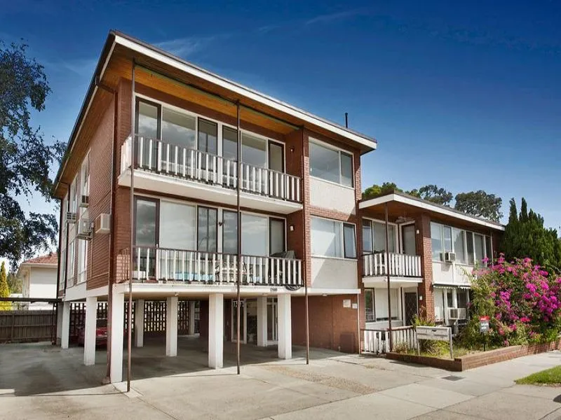 GROUND FLOOR TWO BEDROOM APARTMENT IN THE PERFECT LOCATION! | HODGES CAULFIELD