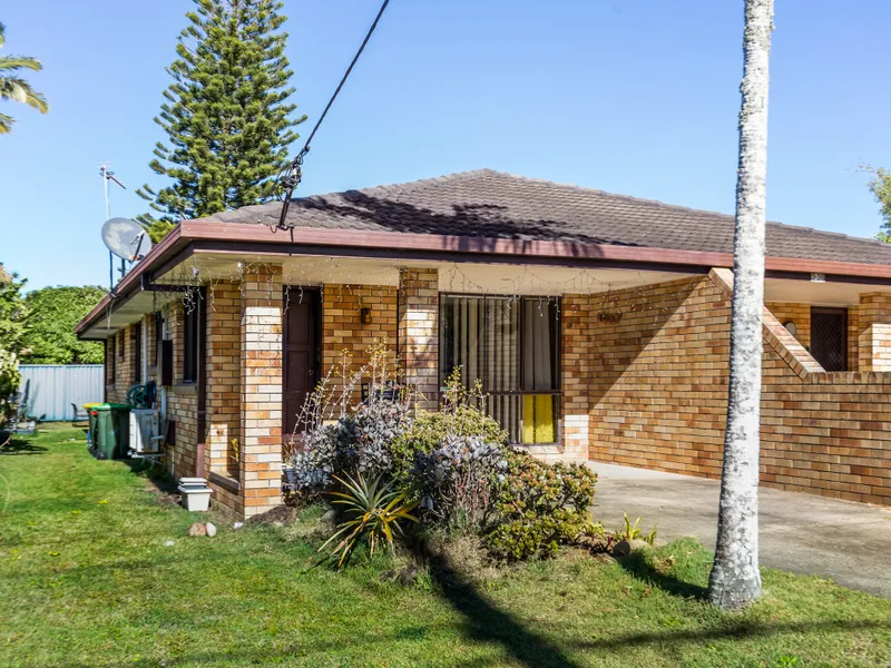 CHARMING SINGLE-LEVEL DUPLEX WITHIN WALKING DISTANCE TO RIVER