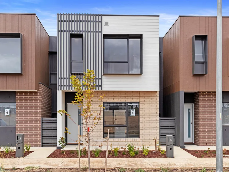 Band New 3 Bedroom, 2 Bathroom Townhouse