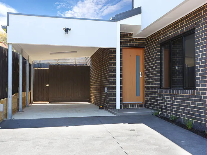 Single storey, two bedroom villa with private courtyard