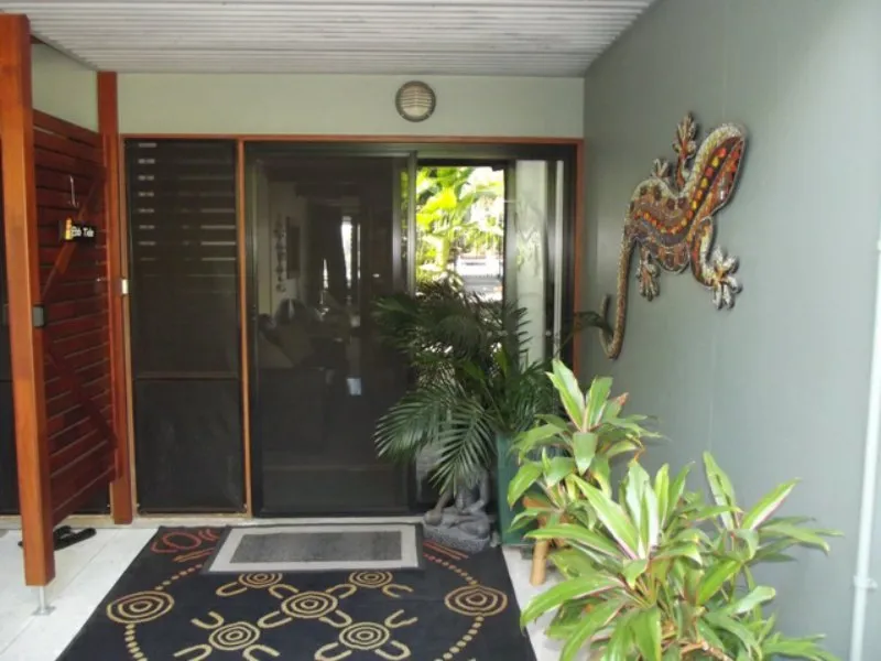 HOLIDAY LET - private setting