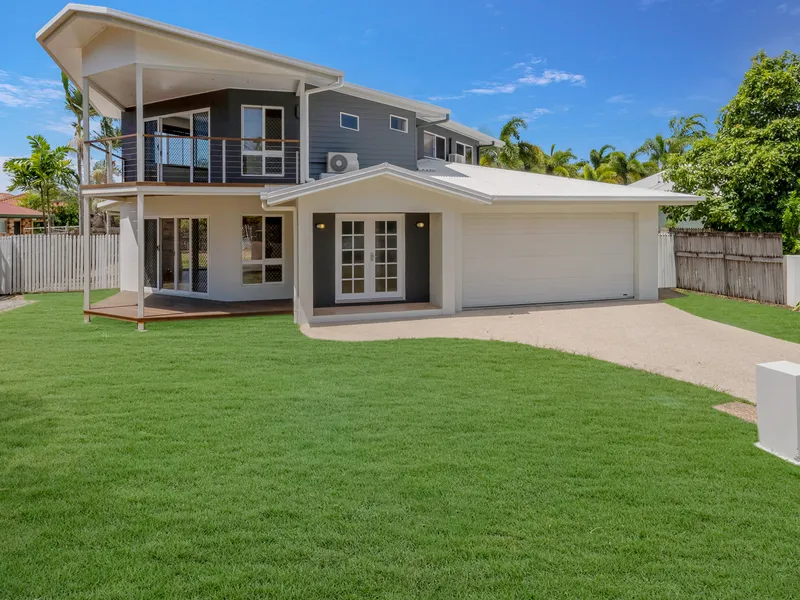 EXECUTIVE HOME CLOSE TO THE RIVER