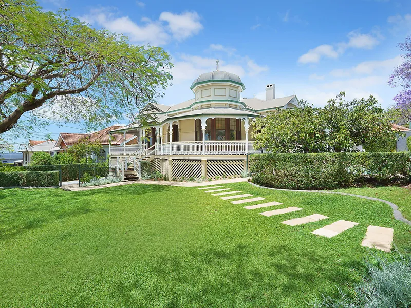 Historic landmark Queenslander in esteemed location