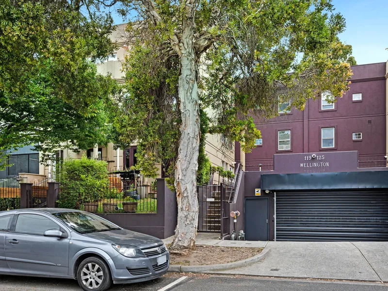 Oversized and Renovated in St Kilda Hill Precinct