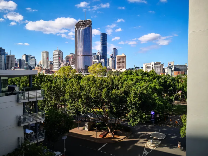 LOCATION and City Park View ! DOORSTEP TO EVERYTHING