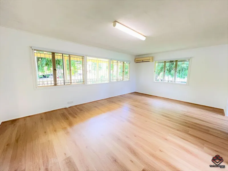 New renovation timber floor aircon house, close to all the amenities