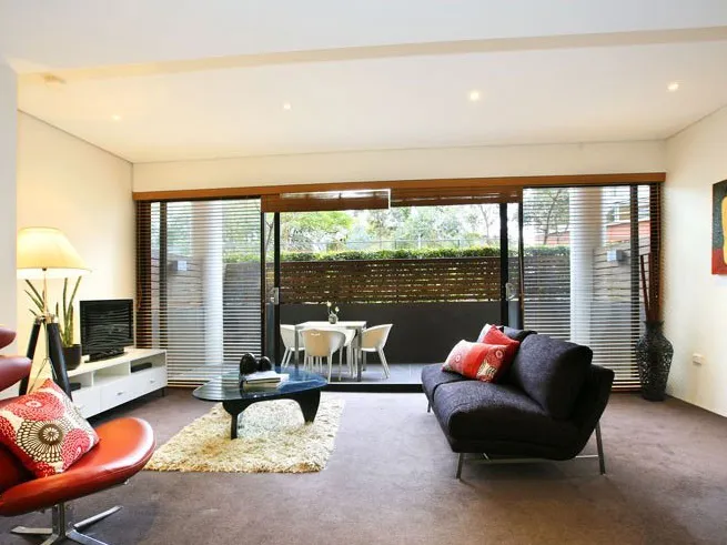 ULTRA MODERN THREE-BEDROOM COURT-YARD FAMILY APARTMENT