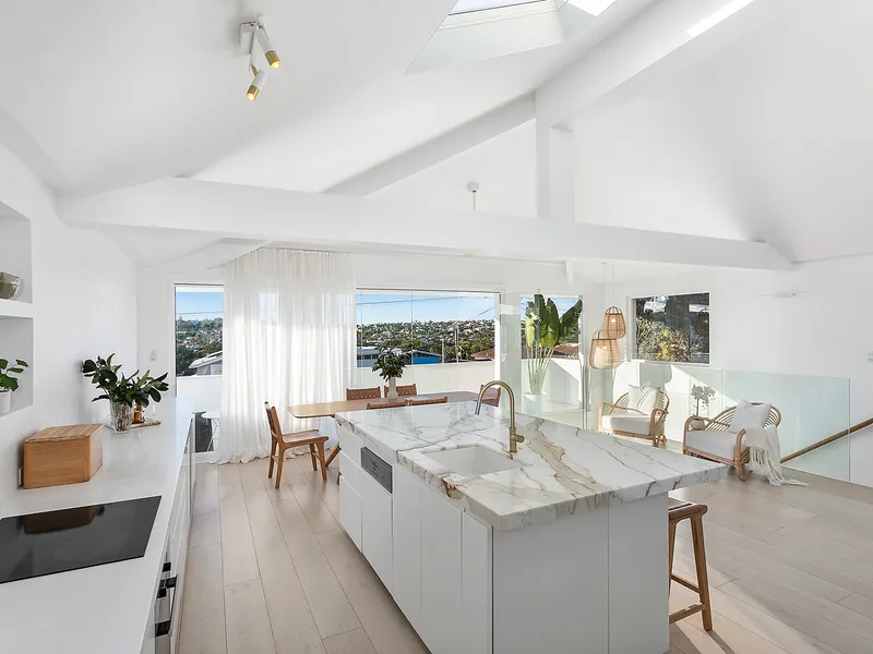 Sophisticated Beachside Oasis With Vista Views