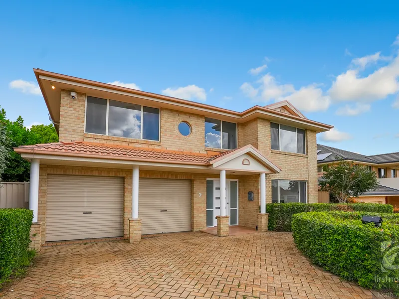 LARGE RENOVATED FAMILY HOME IN QUIET STREET
