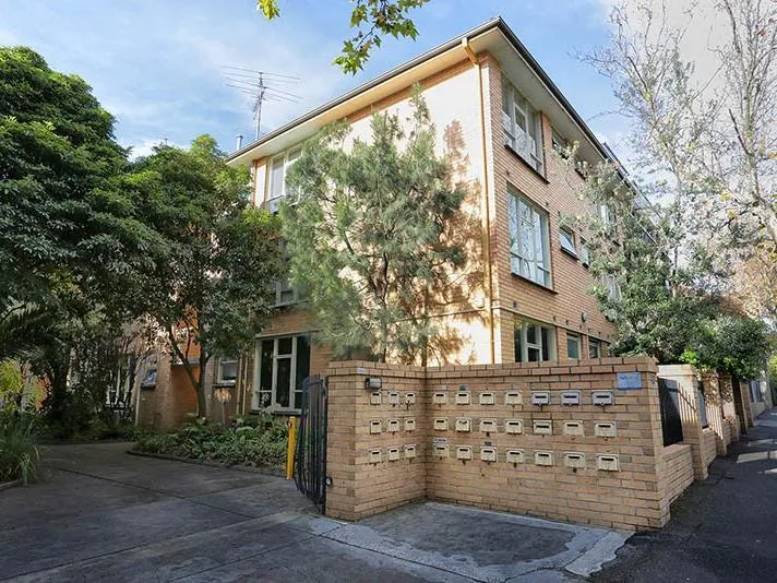 60's Character Filled Apartment in the Heart of St Kilda