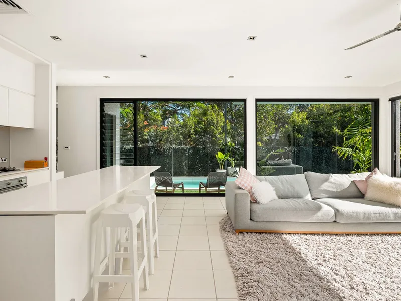 Riverside Location, Outstanding Quality & Fetching $1,500 p/w Rent