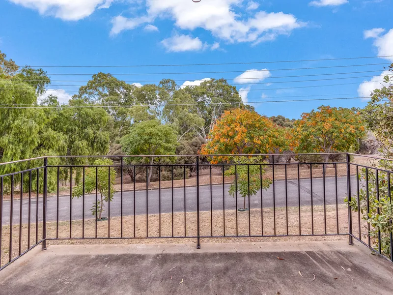 30.78 METRE WIDE FRONTAGE OVERLOOKING LOCHIEL PARK & THE EXTENSION OF THE LOVELY LINEAR PARK WALKING TRAILS ON A CORNER LOT & A 3 BEDROOM FAMILY HOME