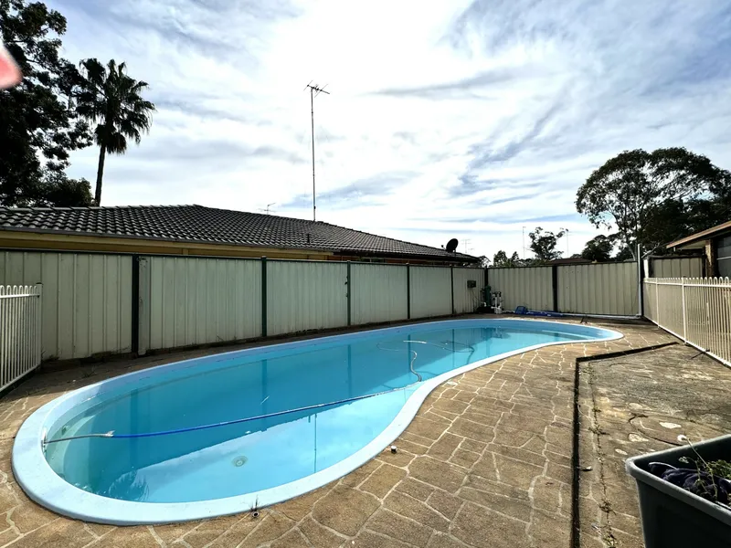 FOUR BEDROOM FAMILY HOME WITH INGROUND POOL!