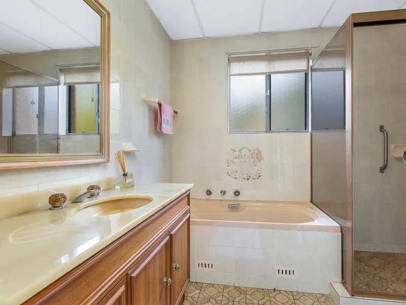 Oversized Apartment in Prime Location