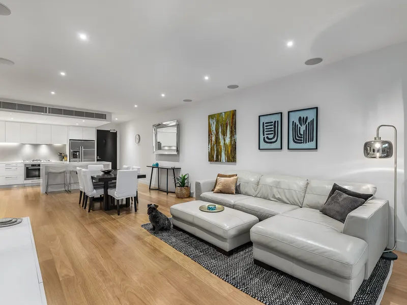 Spacious, Single-Level Luxury with Middle Brighton Magnificence