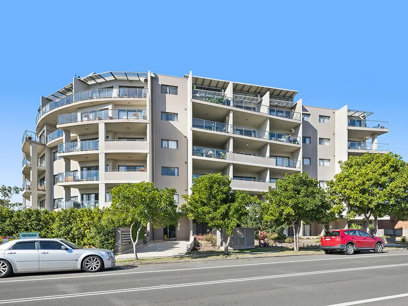 Beautiful apartment with beautiful ocean and lake views